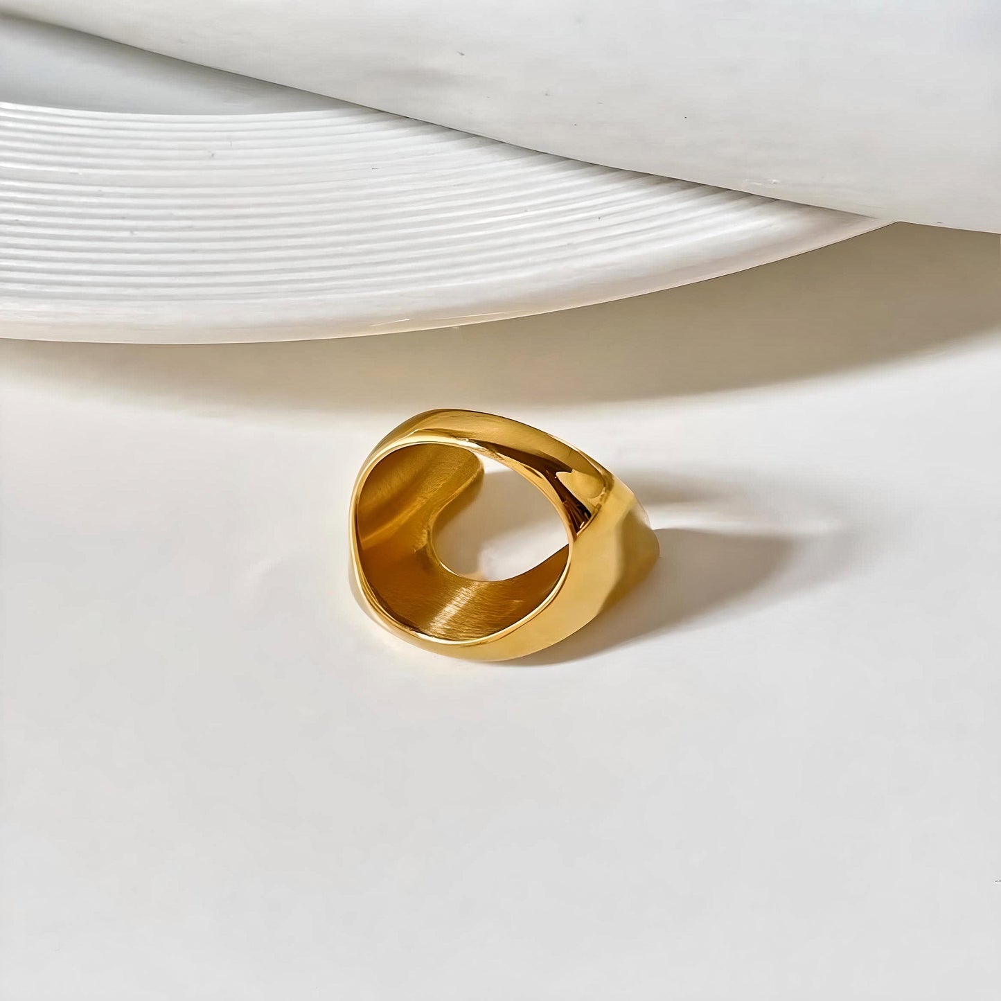 Illuminate Your Style: Modern Geometric U Metal Gold Rings - A Stunning Statement for Party Wear